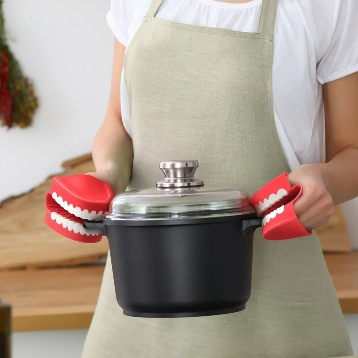 Cooking Utensils^Fred CHOMP - “Chattering” Teeth Oven Mitts