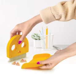 Cleaning^Fred DEADPAN | Skull Dustpan & Brush Set