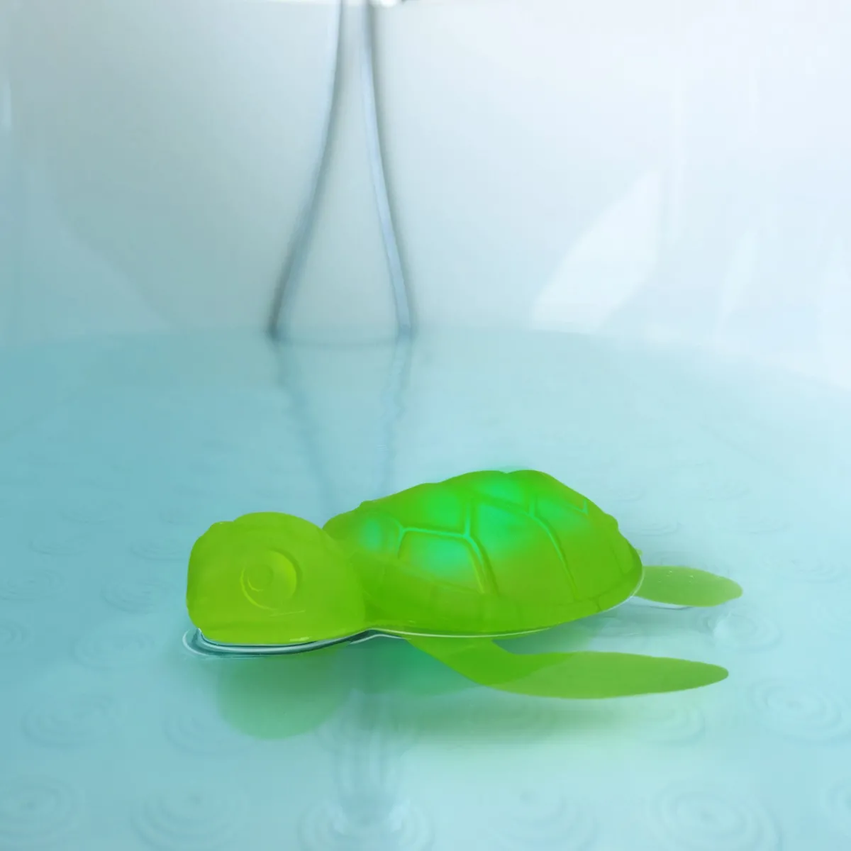 Toys + Play^Fred TUB TURTLE | A glowing bath & pool toy